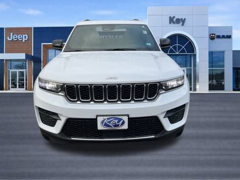 Used 2025 Jeep Grand Cherokee Laredo X image 8