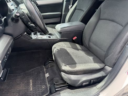 Used 2018 Subaru Outback 2.5i Premium image 9