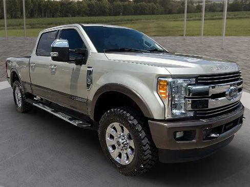 Used 2017 Ford F250 Lariat w/ Lariat Ultimate Package AWD/4WD image 8