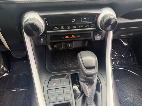 Certified 2024 Toyota RAV4 LE AWD/4WD image 17