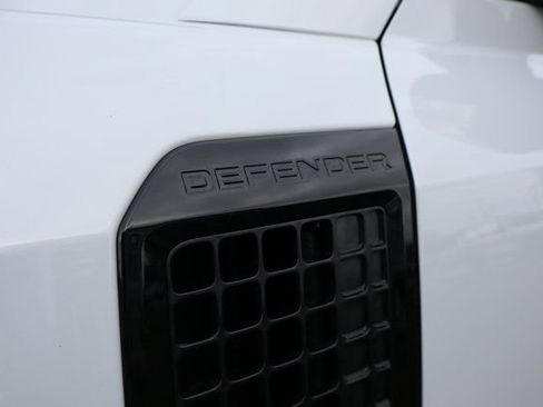 Used 2023 Land Rover Defender 130 X-Dynamic SE AWD/4WD image 8
