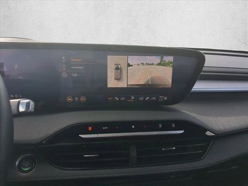 Used 2025 Buick Enclave Preferred FWD image 14