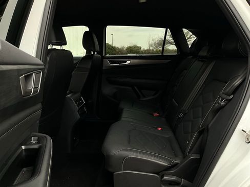 Used 2025 Volkswagen Atlas Cross Sport SE image 12