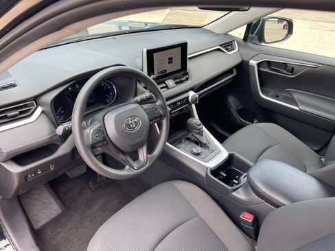 Used 2025 Toyota RAV4 LE AWD/4WD image 10