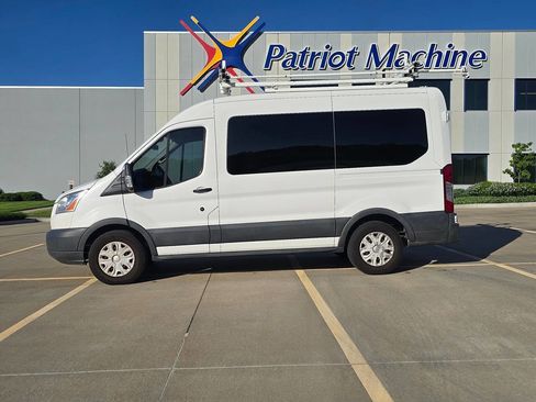 Used 2017 Ford Transit 150 XLT RWD image 9