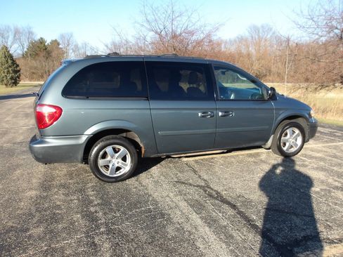 Used 2006 Dodge Grand Caravan SXT image 10