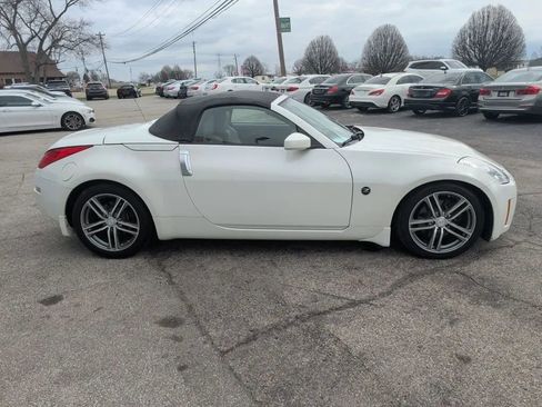 Used 2007 Nissan 350Z Touring RWD image 6