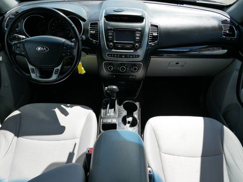 Used 2015 Kia Sorento LX AWD/4WD image 10