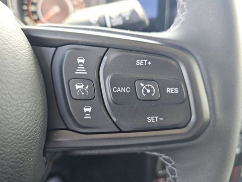 Used 2025 Jeep Gladiator Mojave w/ Convenience Group AWD/4WD image 15