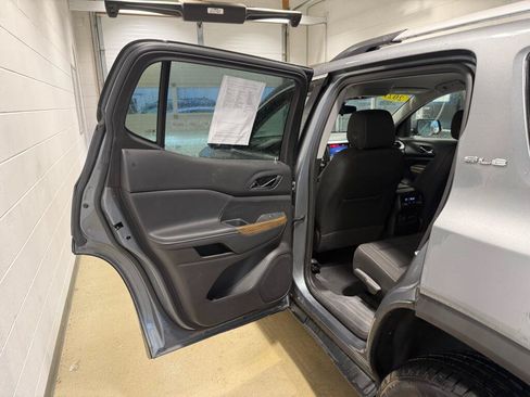 Used 2021 GMC Acadia SLE w/ Driver Convenience Package AWD/4WD image 16