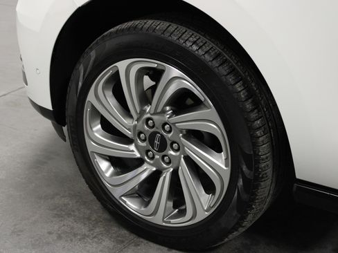 Used 2024 Lincoln Navigator Reserve image 10