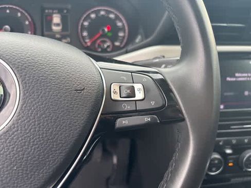 Used 2022 Volkswagen Passat 2.0T SE image 12