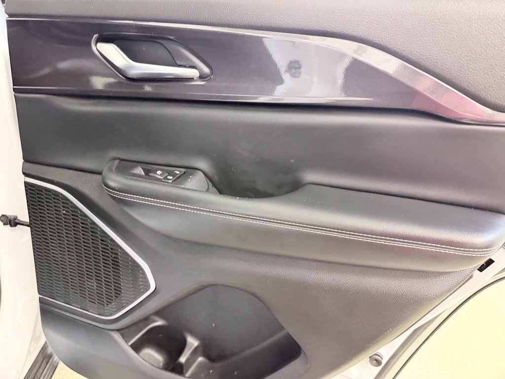 Used 2022 Jeep Grand Cherokee Altitude AWD/4WD image 34