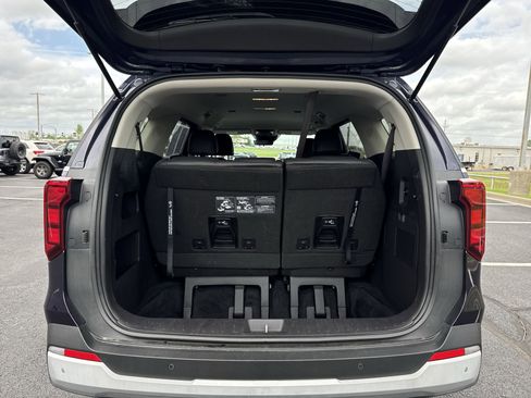 Used 2025 Kia Carnival image 25