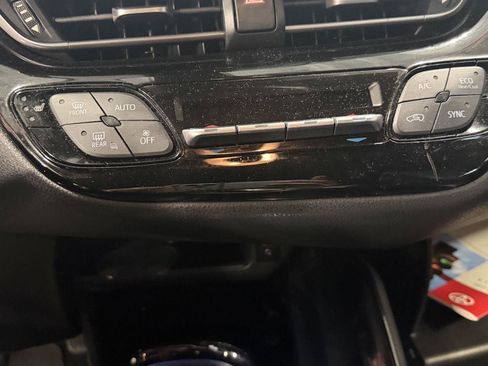 Used 2019 Toyota C-HR Limited FWD image 19