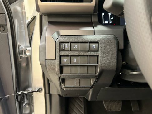 New 2026 Toyota 4Runner SR5 AWD/4WD image 16