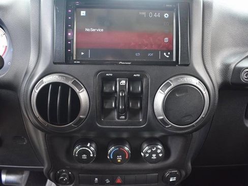 Used 2018 Jeep Wrangler Unlimited Sport S image 19