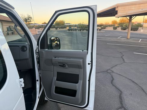 Used 2013 Ford E-350 and Econoline 350 XLT image 14