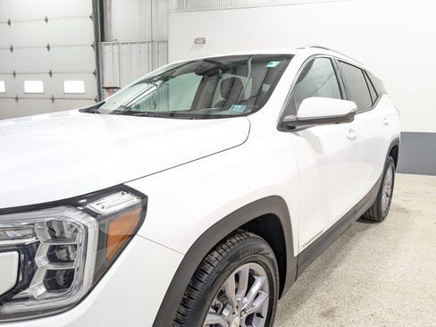 Used 2022 GMC Terrain SLT w/ Tech Package image 7