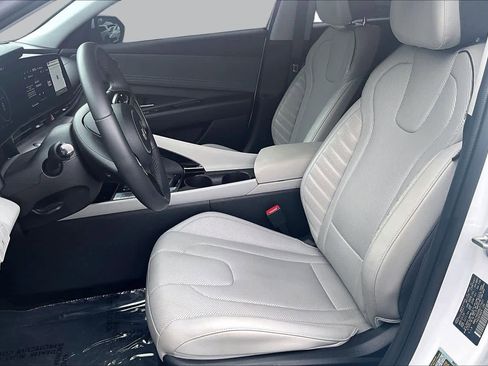 Used 2024 Hyundai Elantra Limited FWD image 9