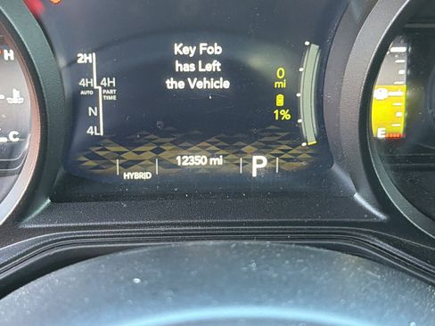 Used 2025 Jeep Wrangler Willys AWD/4WD image 38