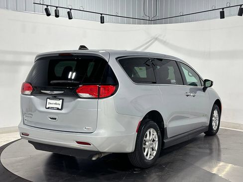 Used 2023 Chrysler Voyager LX FWD image 6