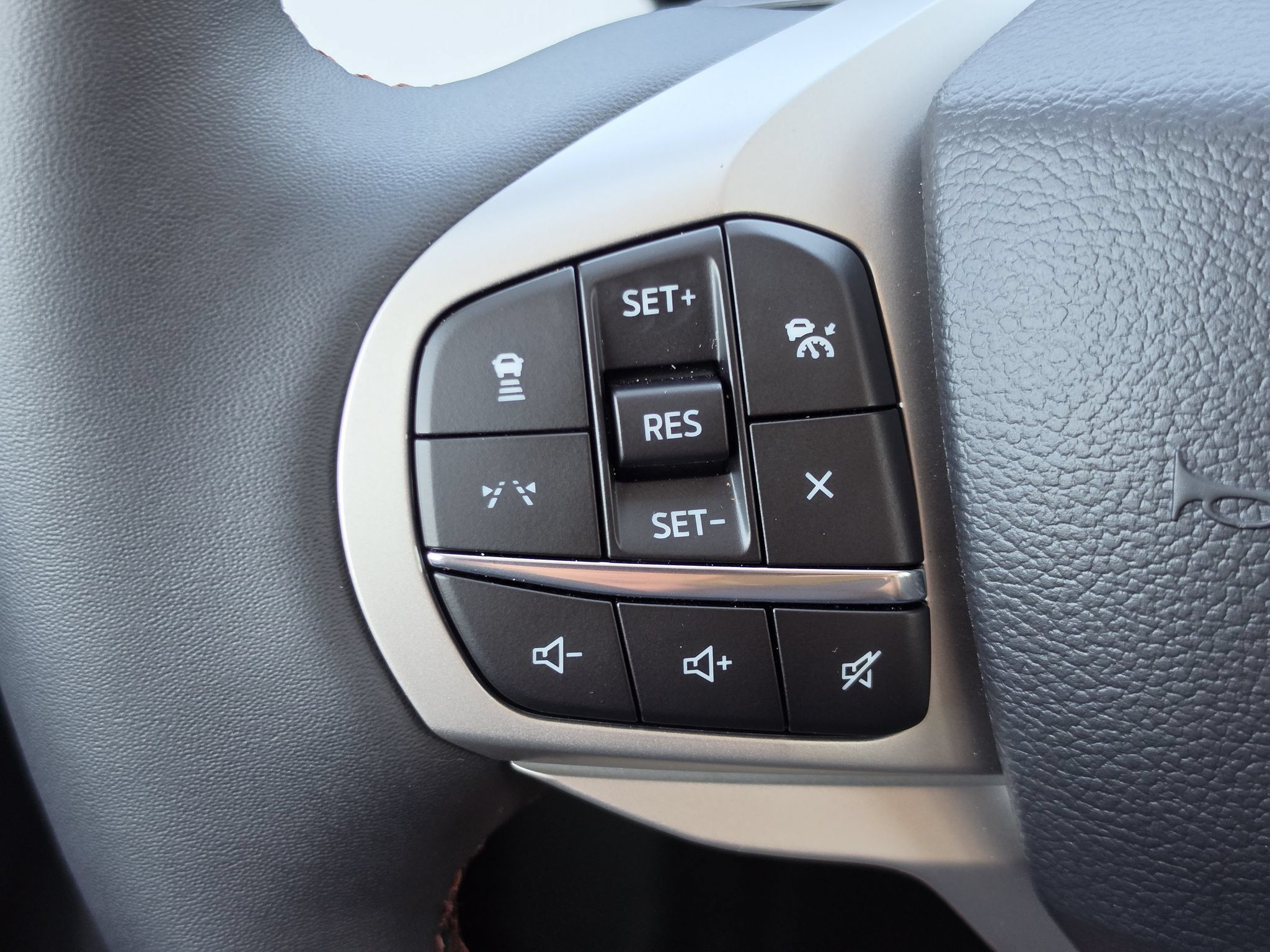 Used 2026 Ford Explorer Active w/ Active Comfort Package RWD image 18