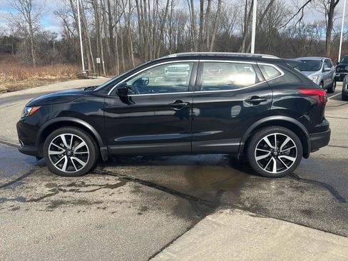 Used 2019 Nissan Rogue Sport SL w/ Premium Package image 2