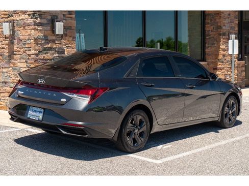 Used 2023 Hyundai Elantra SEL FWD image 3