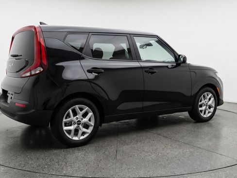 Used 2025 Kia Soul LX w/ LX Technology Package FWD image 9