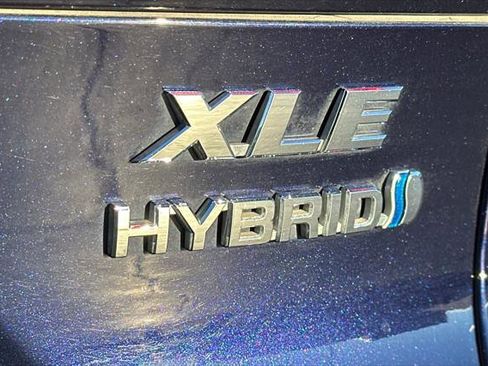 Certified 2022 Toyota Venza XLE image 31