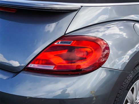 Used 2018 Volkswagen Beetle 2.0T S image 7