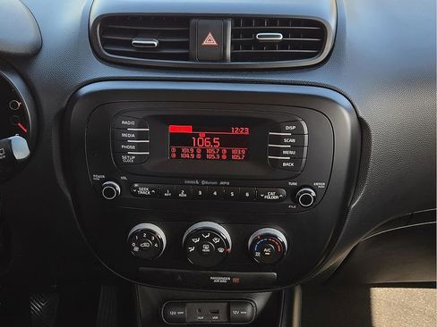 Used 2015 Kia Soul image 11