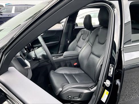 Used 2024 Volvo XC60 T8 Ultimate image 7