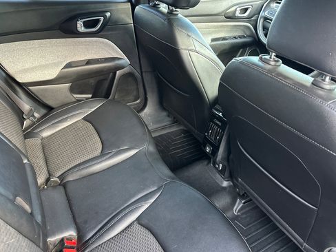 Used 2024 Jeep Compass Latitude image 17