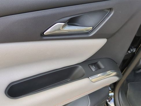 Used 2025 Chevrolet Traverse LT image 15