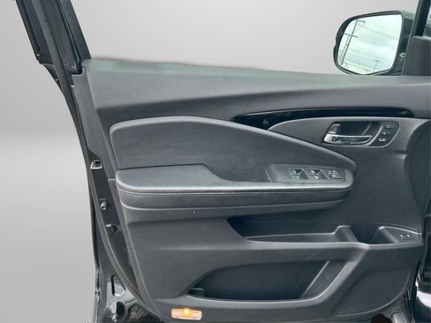 Used 2020 Honda Pilot Touring image 23