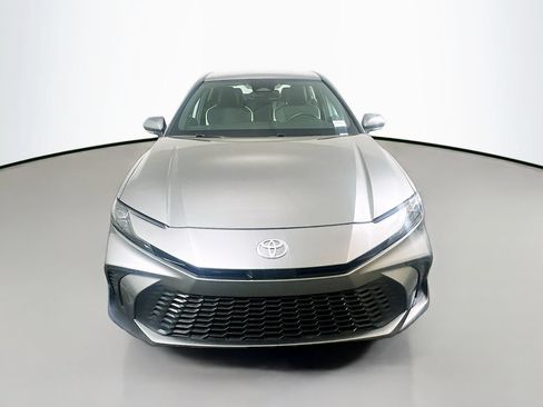 Used 2025 Toyota Camry SE FWD image 2