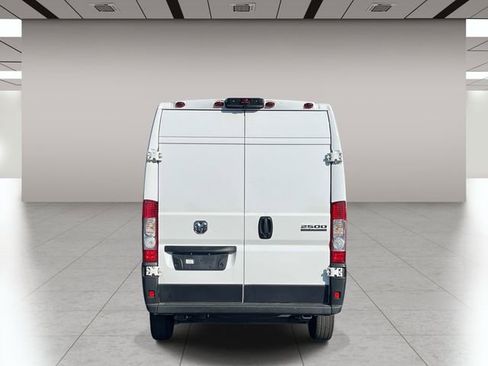 Used 2025 RAM ProMaster 2500 w/ Convenience Group FWD image 4
