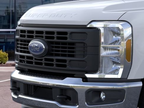 New 2026 Ford F250 XL w/ XL Chrome Package RWD image 19