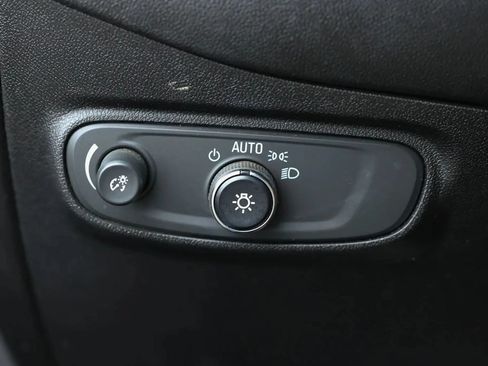 Used 2019 Chevrolet Equinox LT FWD image 34