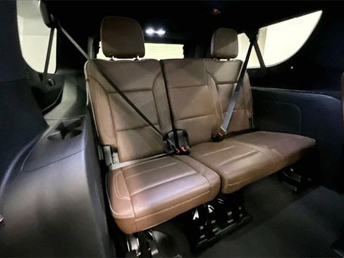 Used 2024 Chevrolet Suburban High Country image 29