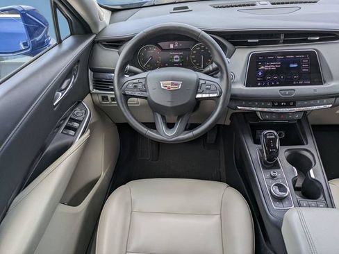 Used 2021 Cadillac XT4 Luxury w/ Cold Weather Package AWD/4WD image 17