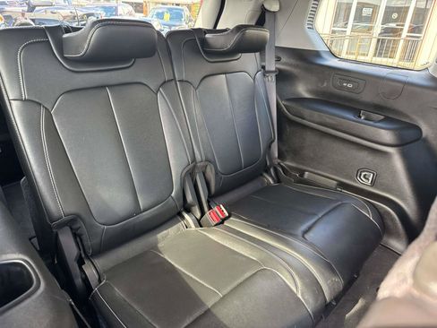 Used 2022 Jeep Grand Cherokee L Limited image 9