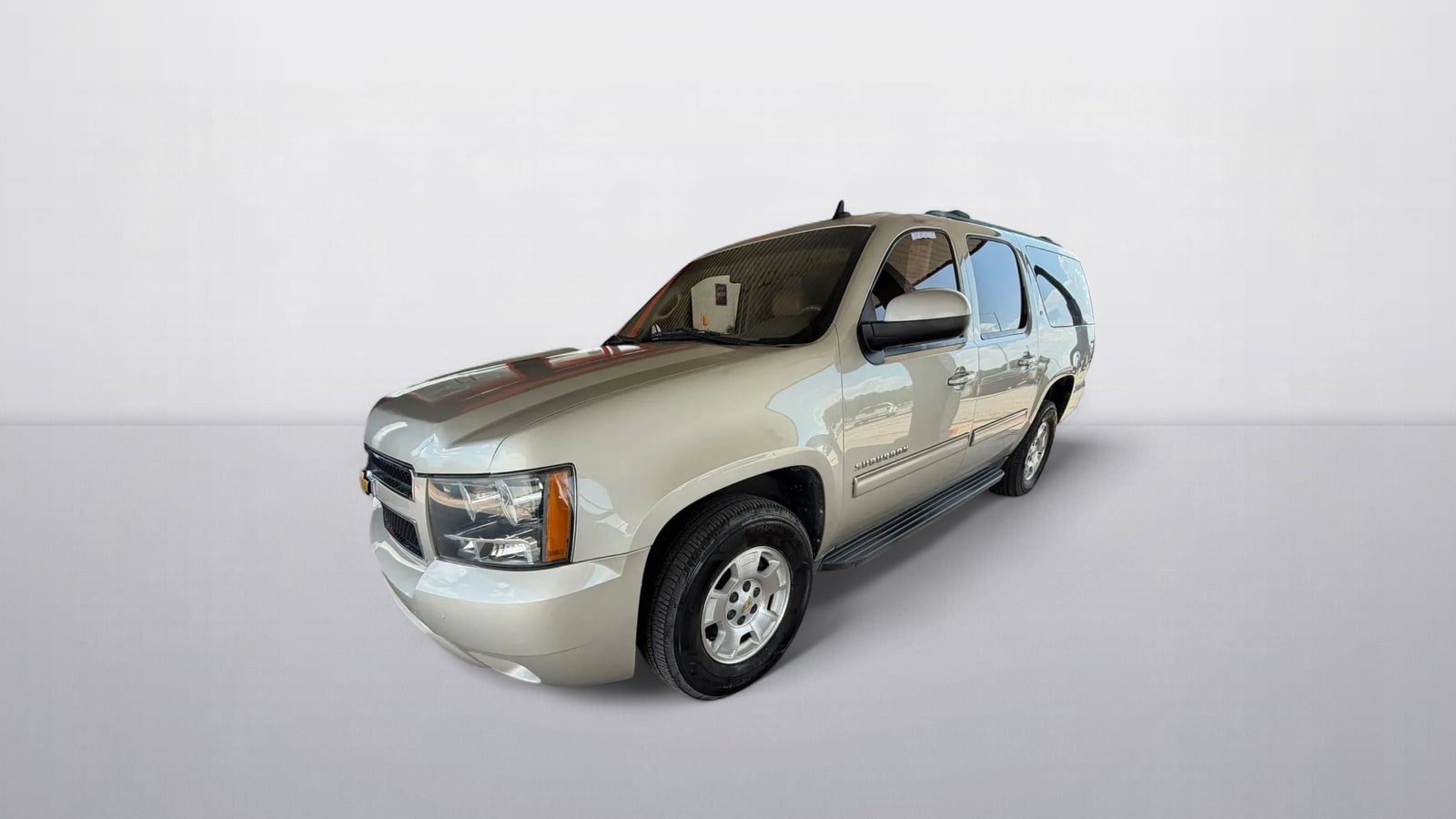 Used 2014 Chevrolet Suburban LT RWD image 1