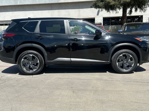 Certified 2025 Nissan Rogue SV AWD/4WD image 9