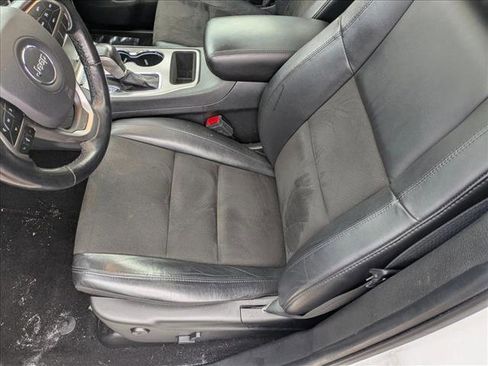 Used 2020 Jeep Grand Cherokee Altitude image 16