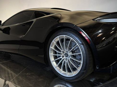 Used 2025 McLaren Artura RWD image 22
