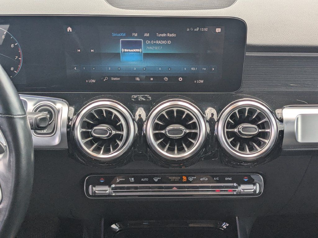 Used 2022 Mercedes-Benz GLB 250 4MATIC w/ Premium Package Lite image 5