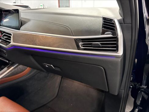 Used 2021 BMW X7 M50i AWD/4WD image 17